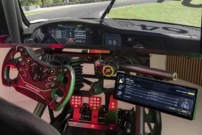 シミュレーターレーシングでXENEON EDGEを使用する方法 | Fanatec