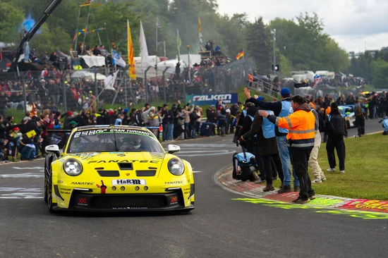 BLACK FALCON Team FANATEC Porsche 24 hour start