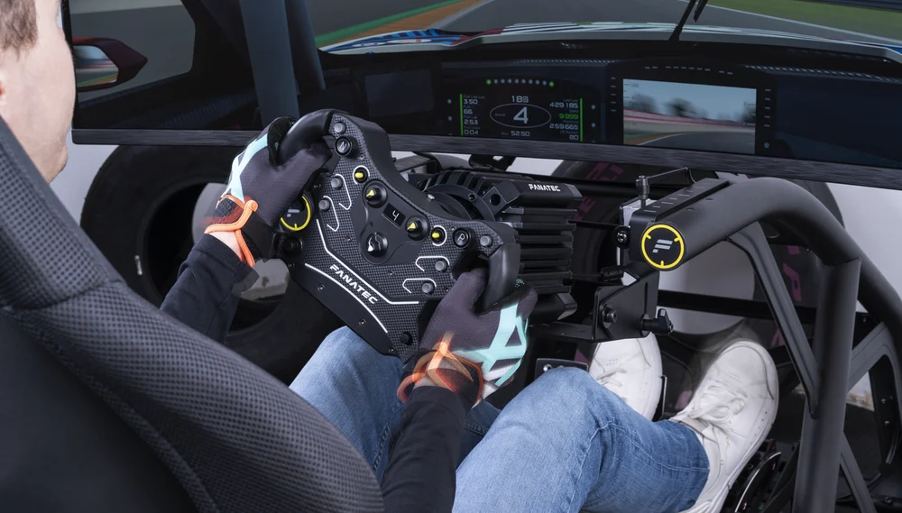 ファナテック CSL ステアリングホイール GT3。再び人気の的 | Fanatec