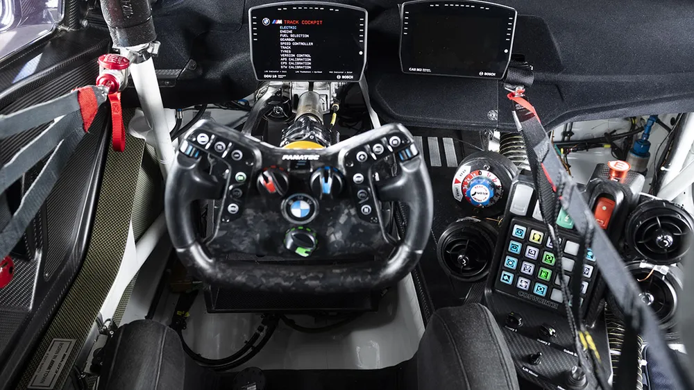 Podium BMW M4 GT3 in cockpit