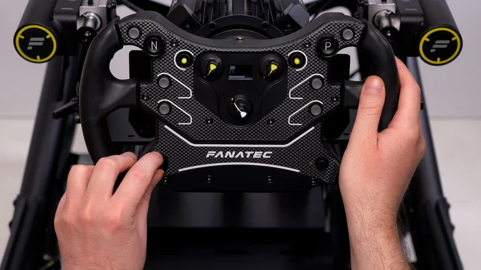 ボタンボックスとは何か？そしてなぜ必要なのか？ | Fanatec